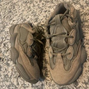 SOLD ❌Yeezy 500 “brown clay” size 6.5 “Steal”‼️‼️